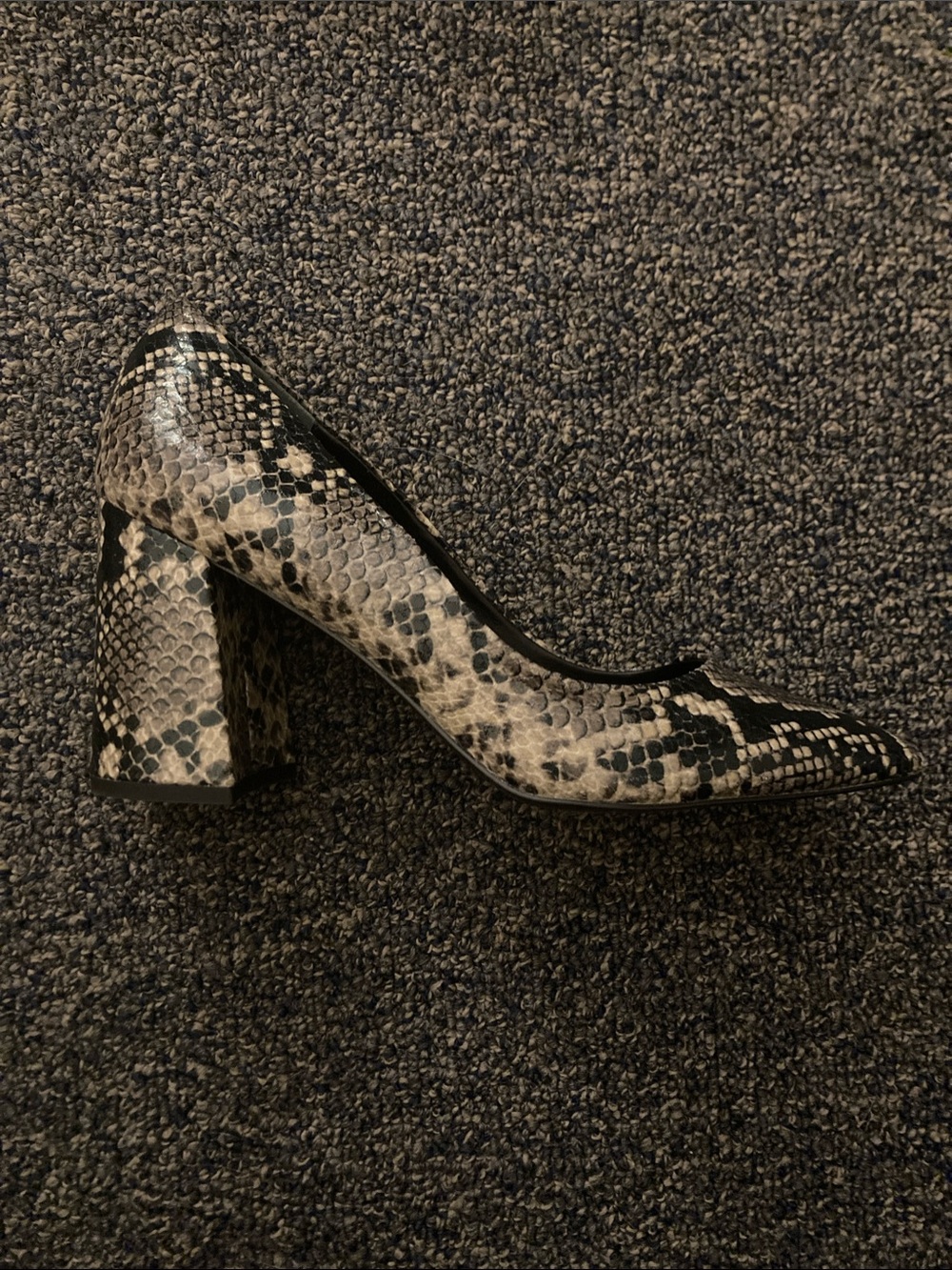 Charles by Charles David Block Heel Pointed Toe Pump in Snake Print size 9.5M